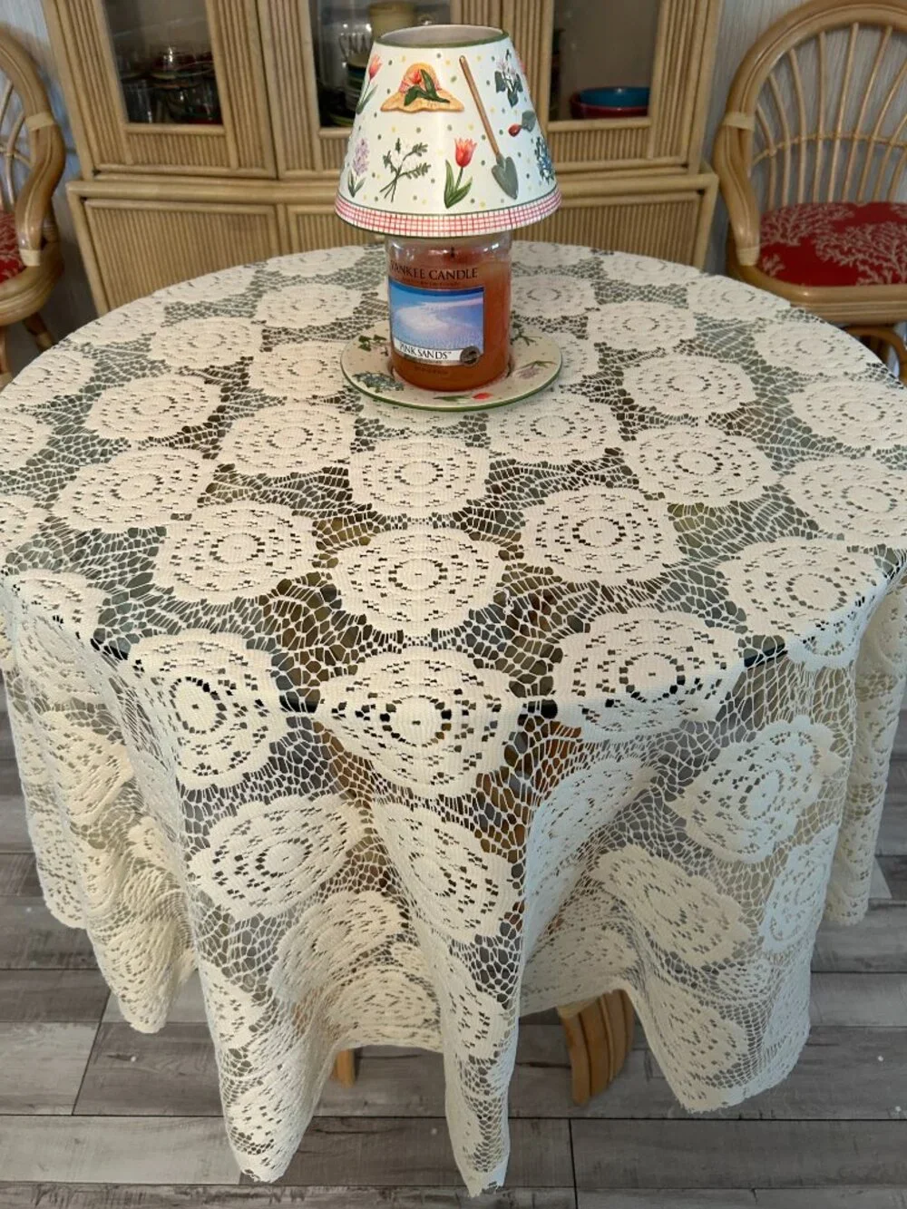 Floral Lace Medallions Scalloped Edged Tablecloth 70